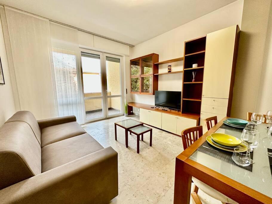 Low Cost Holiday An Business House And Free Park By Revenue House Como Ngoại thất bức ảnh