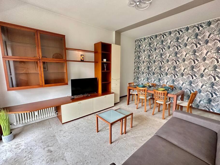Low Cost Holiday An Business House And Free Park By Revenue House Como Ngoại thất bức ảnh